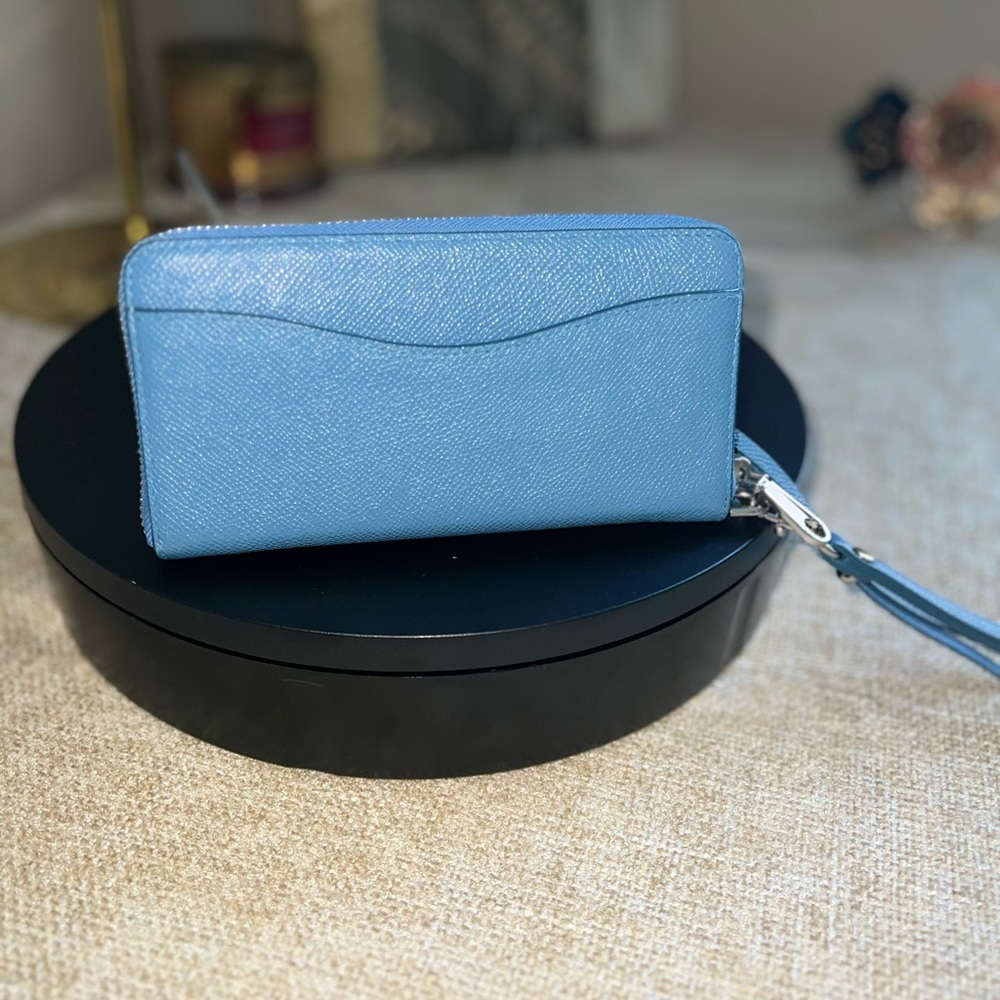 EUC Rebecca Minkoff Wallet Robin’s Egg Blue Full Zipp